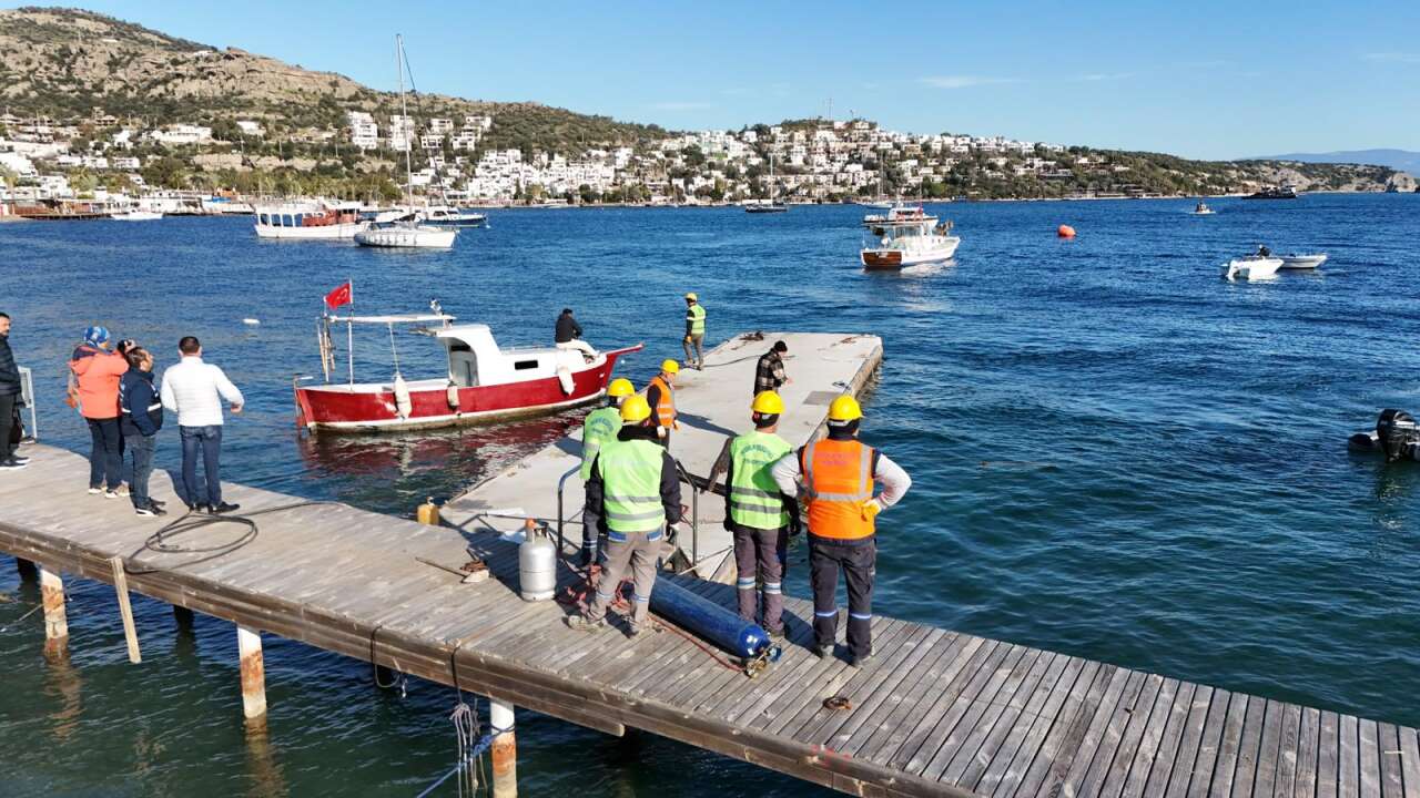 Sosyetenin Cenneti Türkbükü’nde Kaçak Liman Operasyonu! İskeleler Yıkılıyor, Tekneler Yediemine Çekiliyor 3